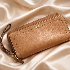 Euc Coach Double Zip Wrislet Wallet